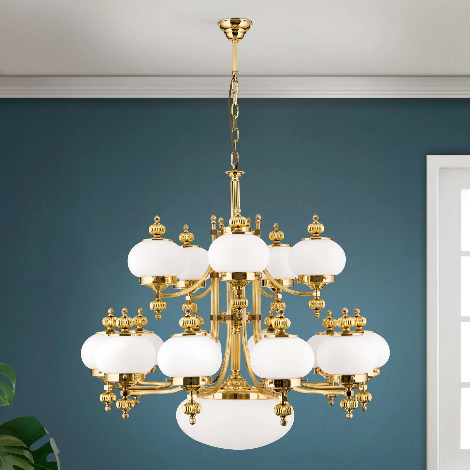 Luster WIENER NOSTALGIE, 16 izvora svetla, sjajni mesing, sa opal mat staklom, usmeren nagore