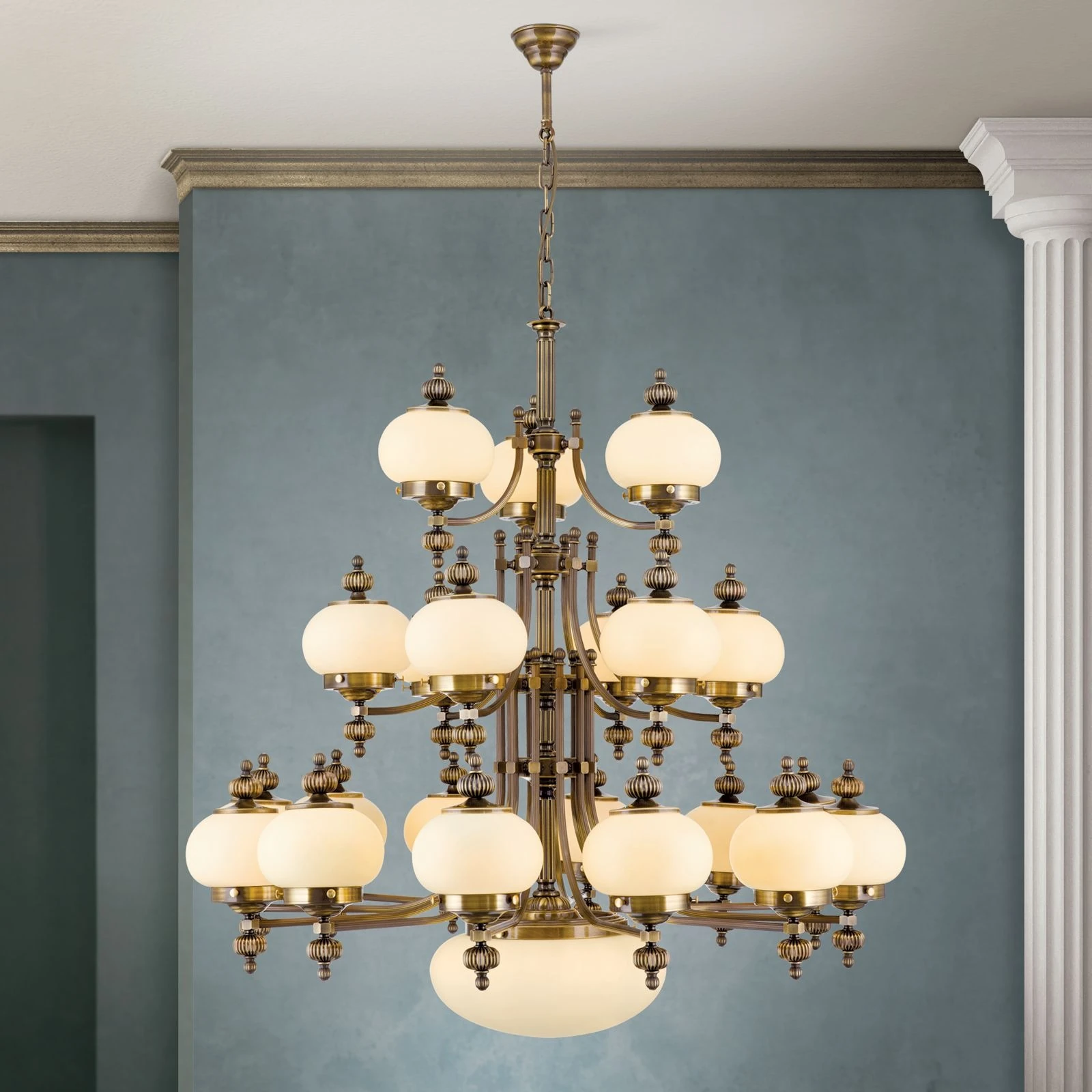 Luster WIENER NOSTALGIE, 12+6+3+1 izvora svetla, nagore, antik mesing, šampanj mat staklo