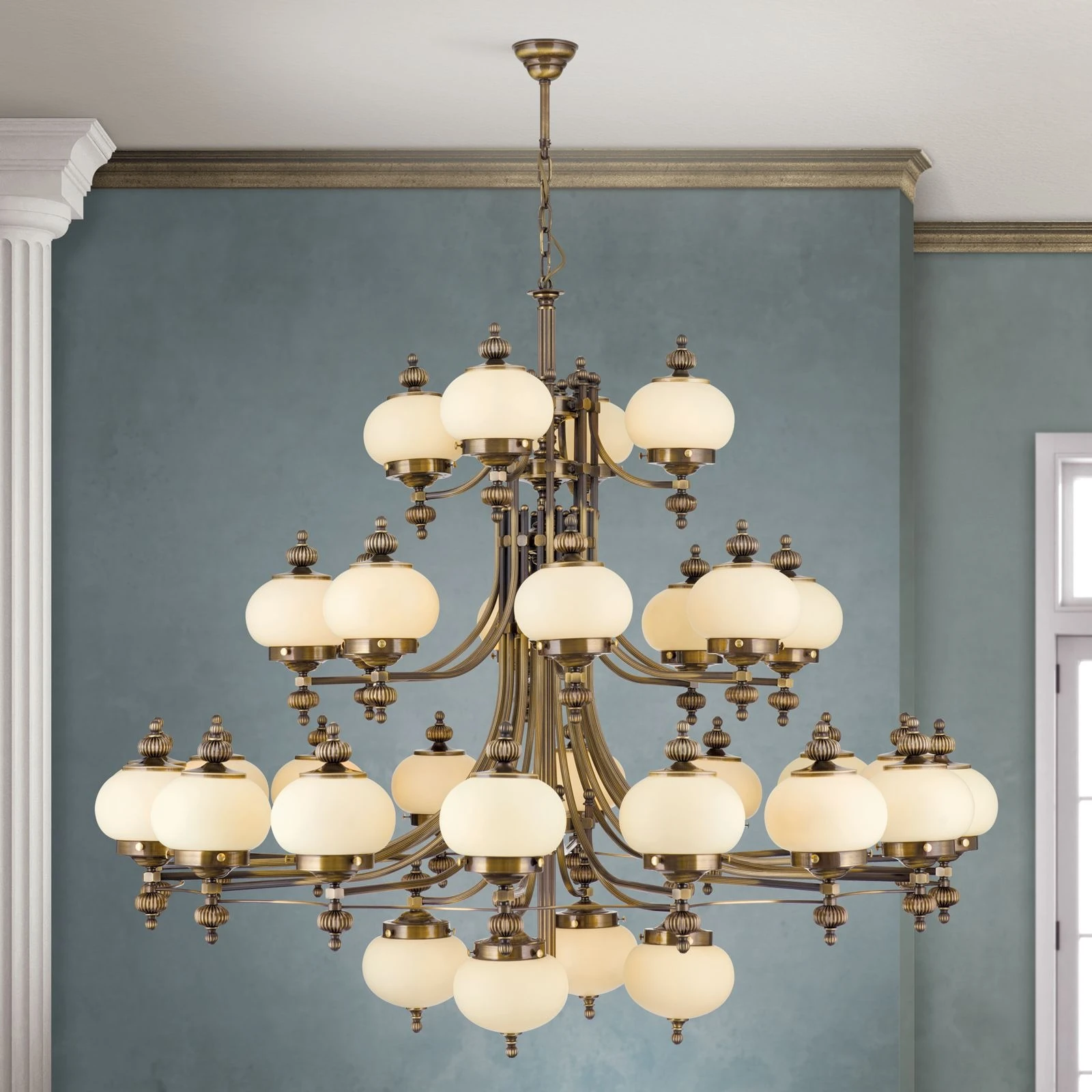 Luster WIENER NOSTALGIE, 4+16+8+4 izvora svetla, nagore, antik mesing, šampanj mat staklo