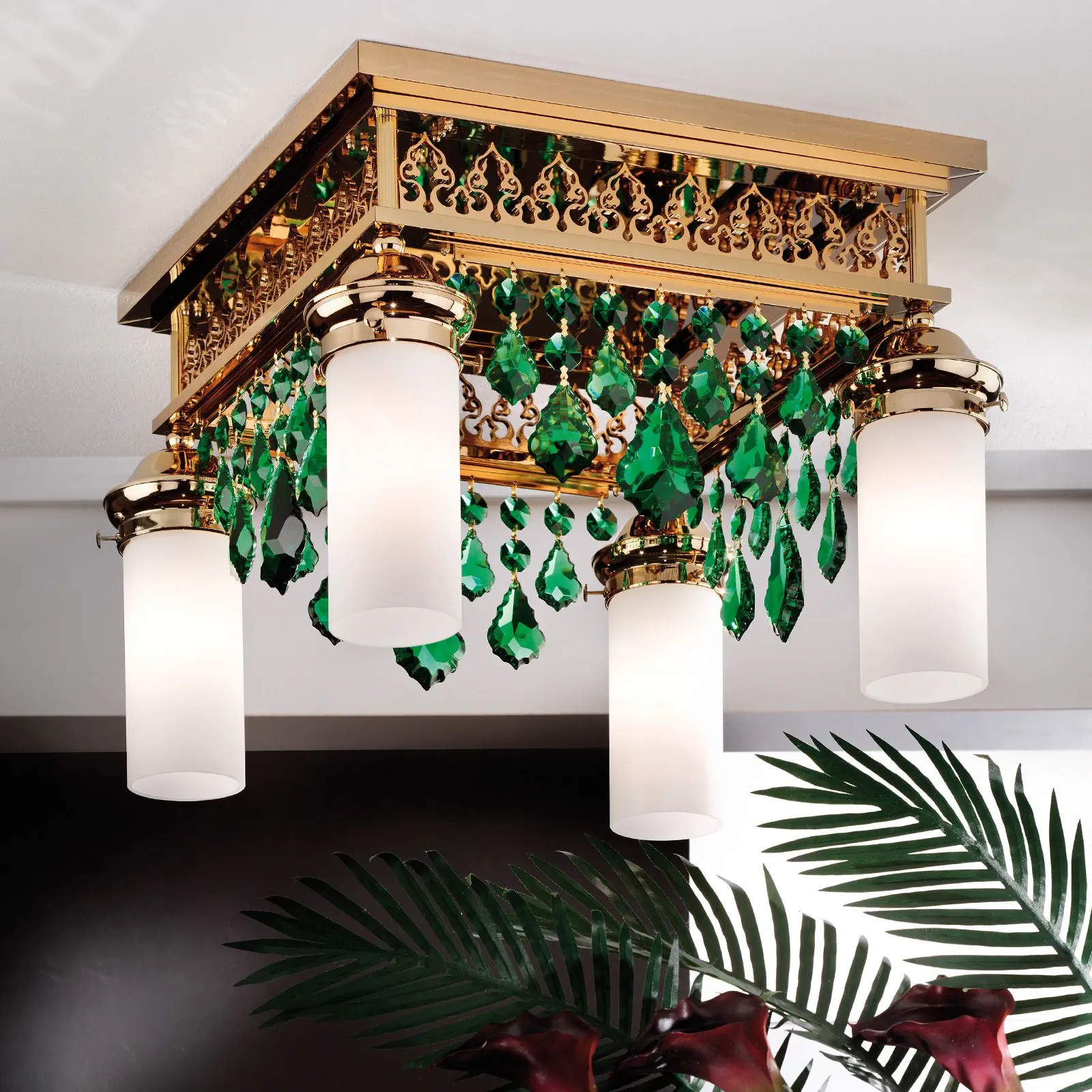 Plafonski luster ORIONtal, sa 4 izvora svetla, zlatni, sa zelenim kristalnim privescima