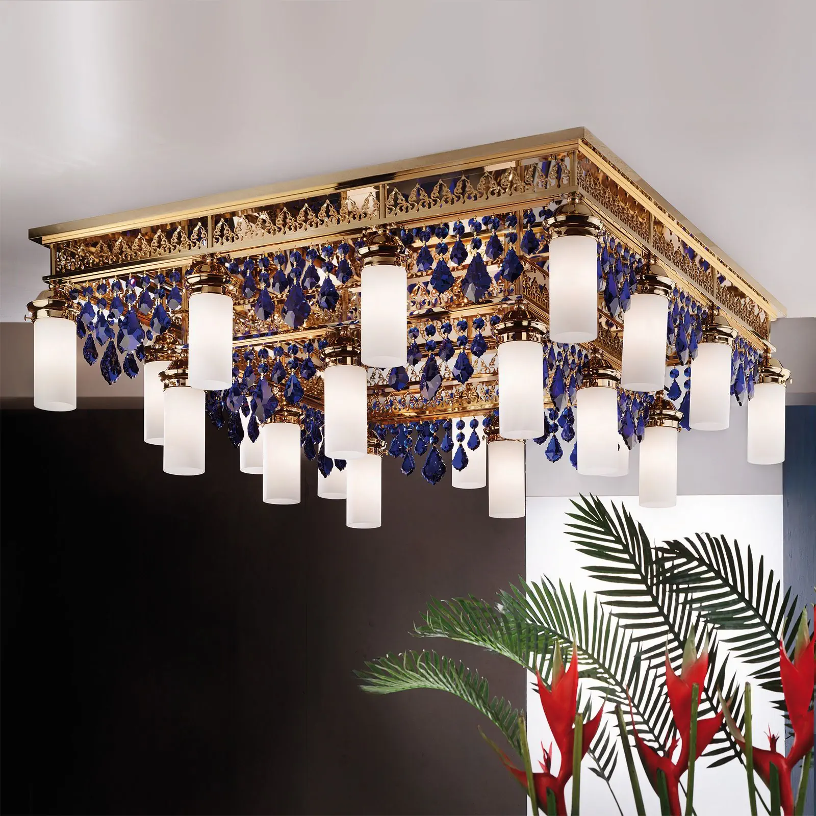 Plafonski luster ORIONtal, sa 20 izvora svetla, zlatni, sa plavim kristalnim privescima