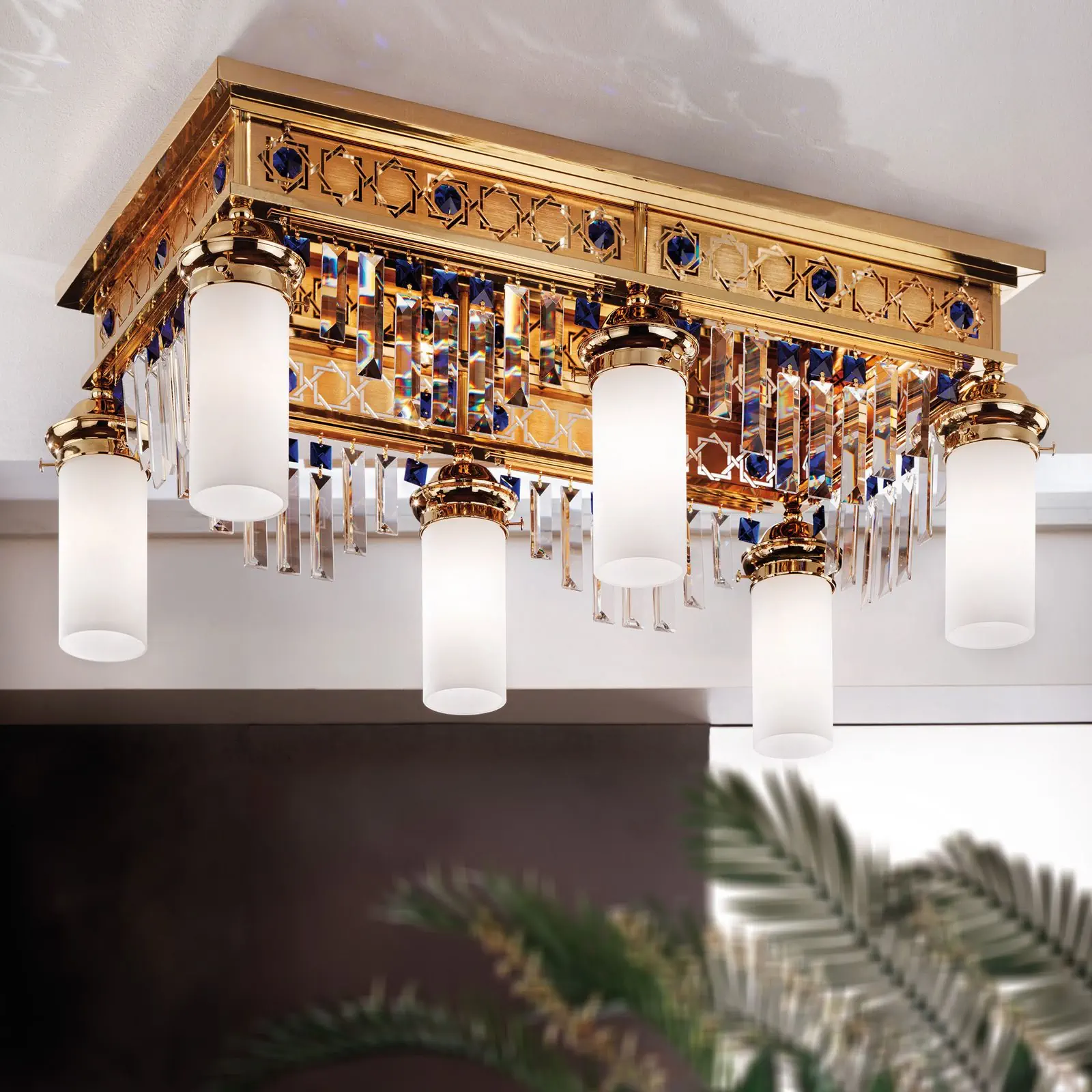 Plafonski luster ORIONtal, sa 6 izvora svetla, zlatni, sa plavim kristalnim prizmama