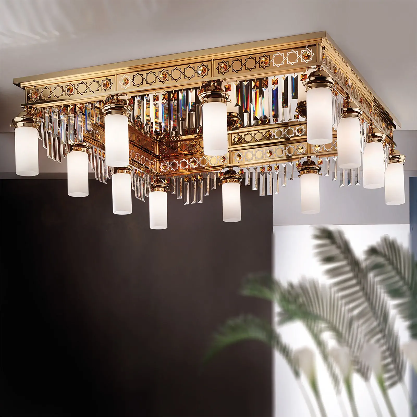 Plafonski luster ORIONtal, sa 12 izvora svetla, zlatni, sa kristalnim prizmama u boji topaza