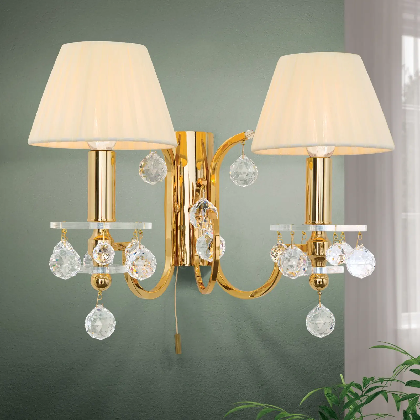 Zidna lampa KRISTALLDESIGN, sa dva izvora svetla, pozlaćena sa šampanj boje abažurima