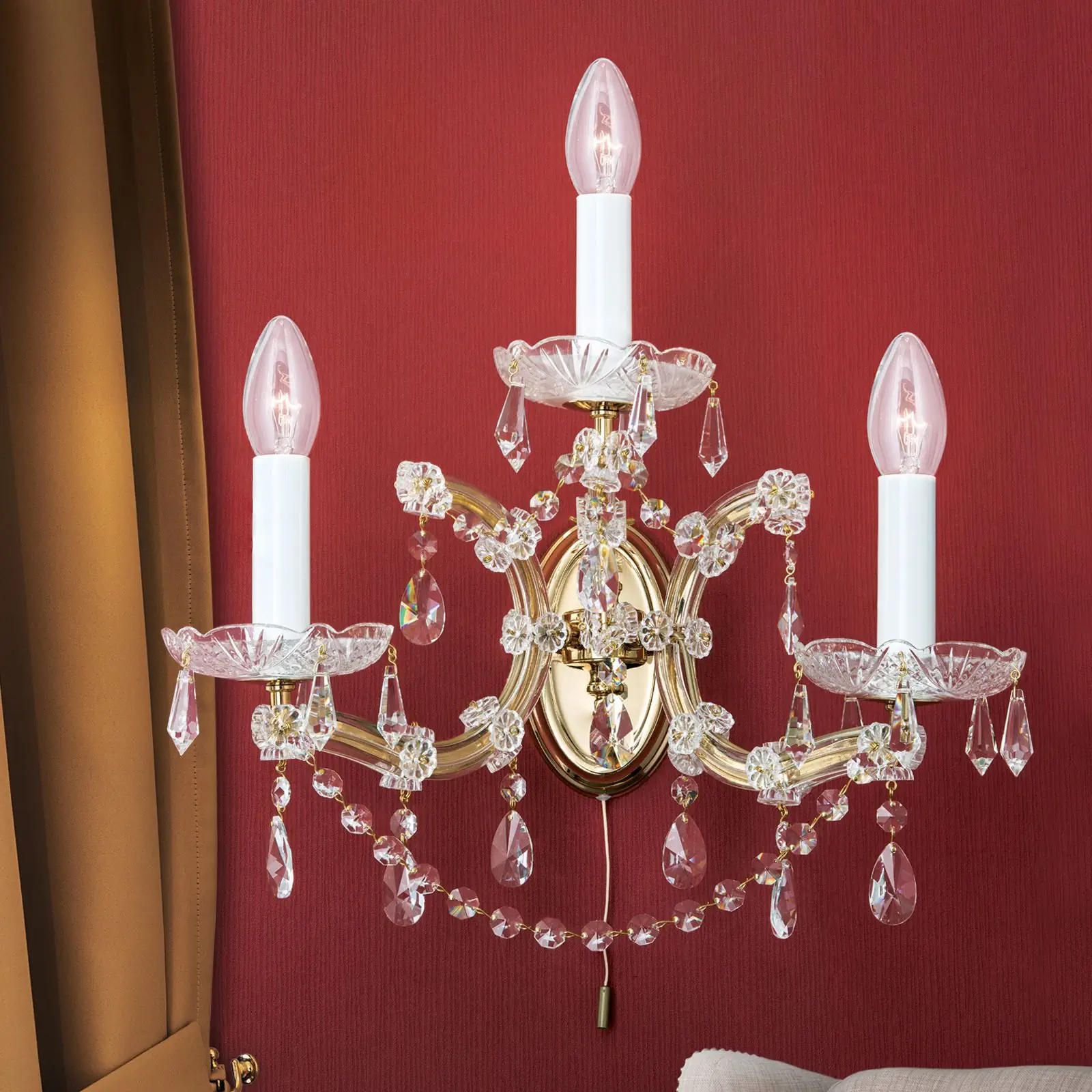 Zidna lampa MARIA THERESIA, sa tri izvora svetla, pozlaćena