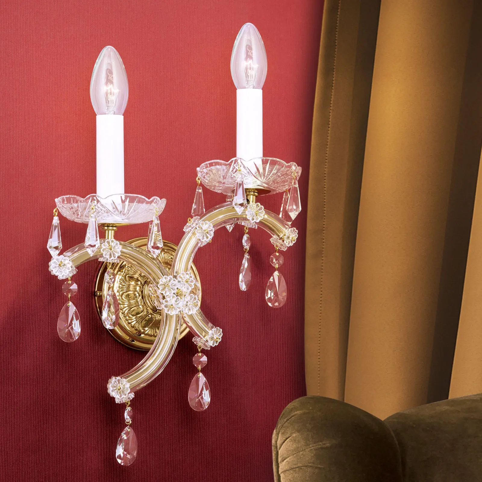 Zidna lampa MARIA THERESIA, sa dva izvora svetla, pozlaćena, leva