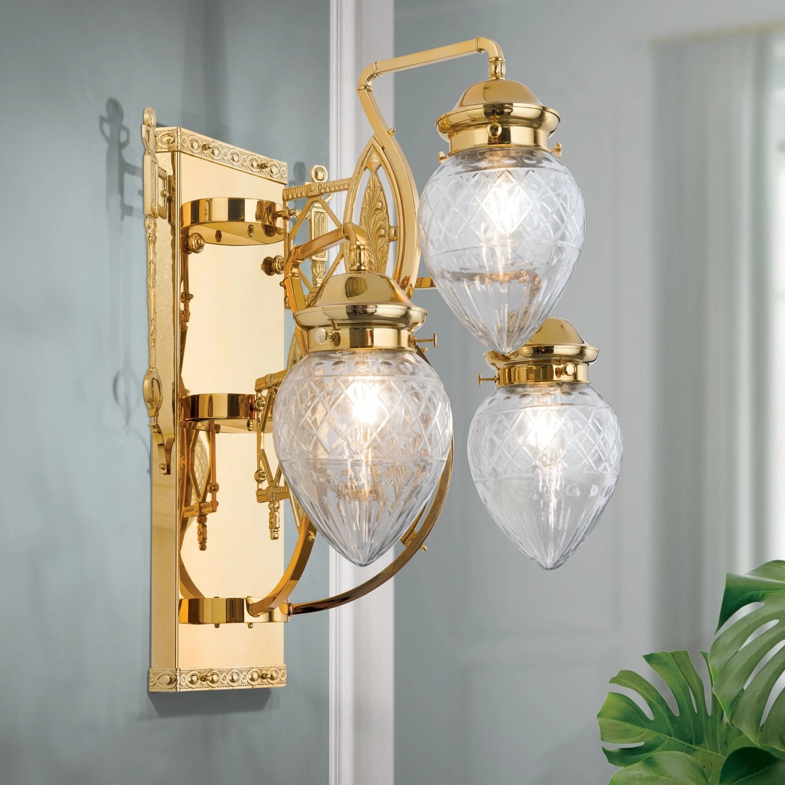 Zidna lampa BUDAPEST, 3 izvora svetla, 24-karatno pozlaćena, sa prozirnim sečenim staklima