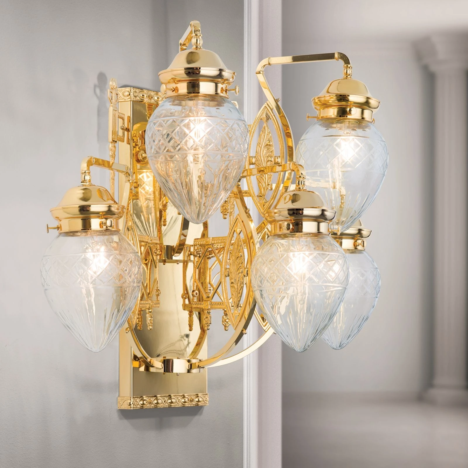 Zidna lampa BUDAPEST, 5 izvora svetla, 24-karatno pozlaćena, sa prozirnim sečenim staklima