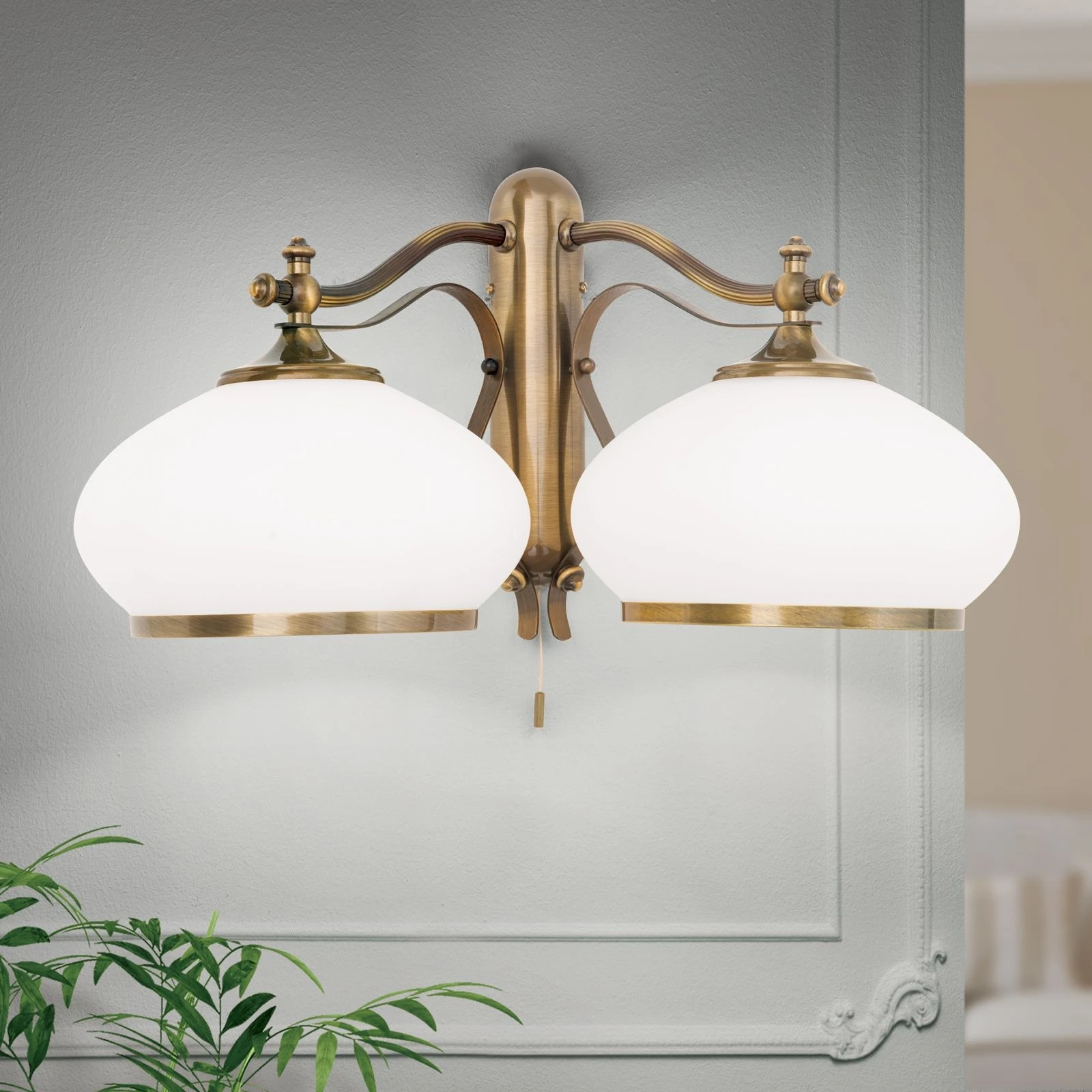 Zidna lampa EMPIRE, sa dva izvora svetla, antik mesing