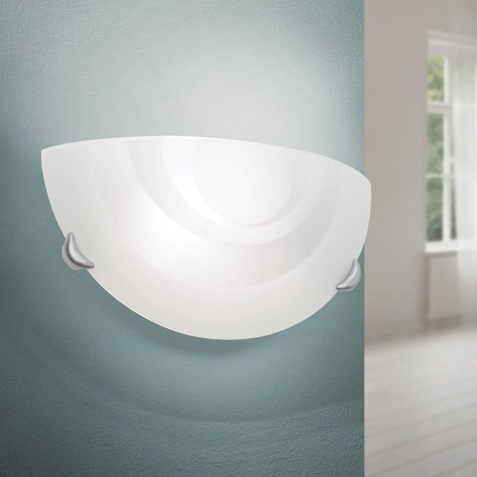 Zidna lampa ADA, sa jednim izvorom svetla, satinirana