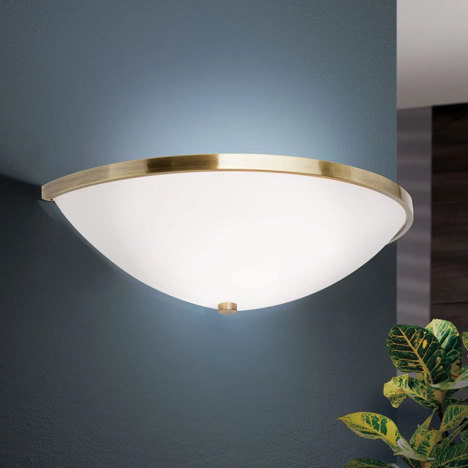 Zidna lampa AIDA, sa jednim izvorom svetla, patina