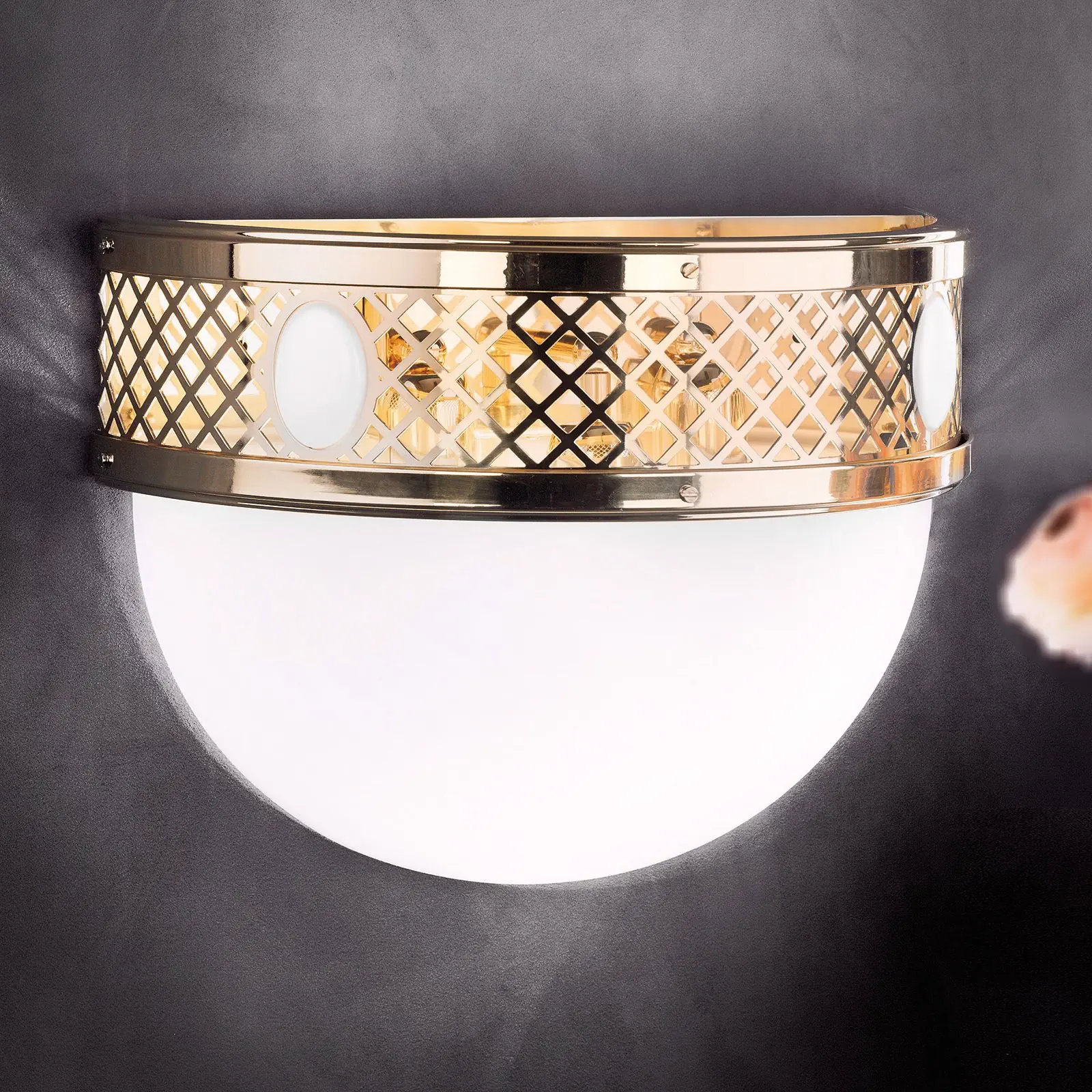 Zidna lampa ALT WIEN, sa tri izvora svetla, sjajni mesing