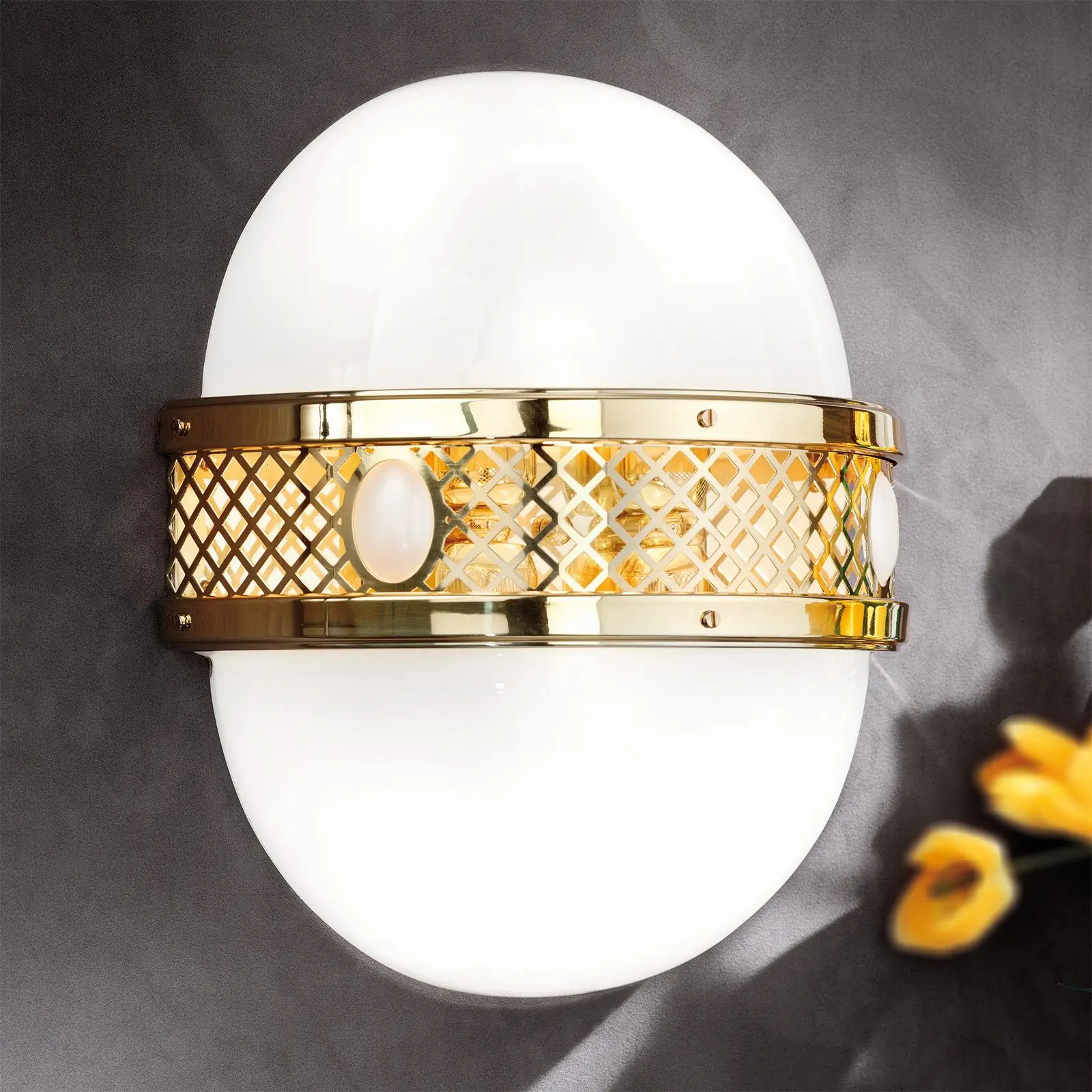 Zidna lampa ALT WIEN, sa četiri izvora svetla, sjajni mesing, H39 cm