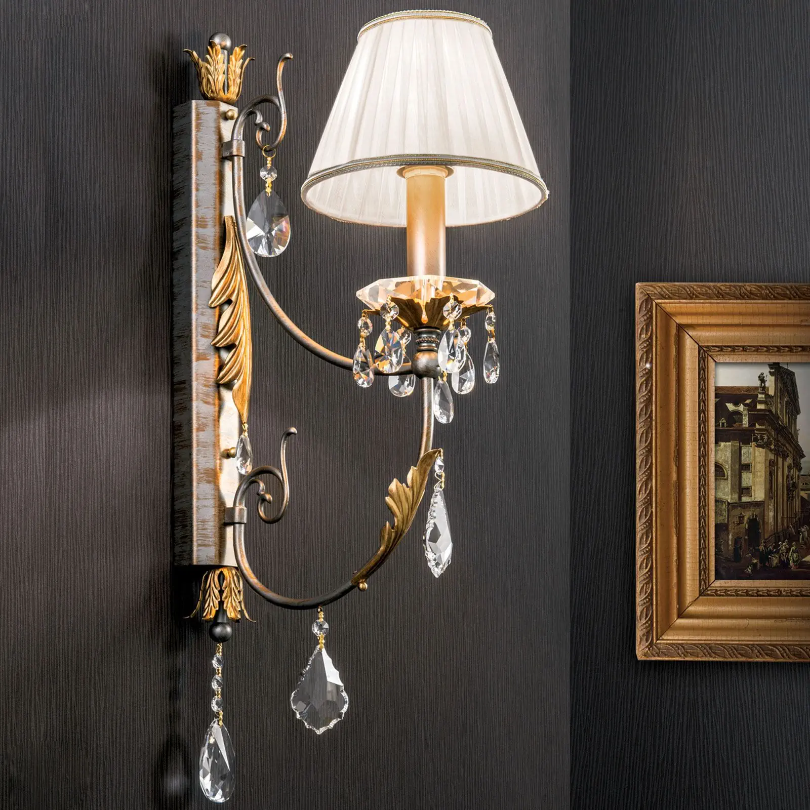 Zidna lampa MIRAMARE, sa jednim izvorom svetla, srebrno-zlatna, sa belim organza abažur