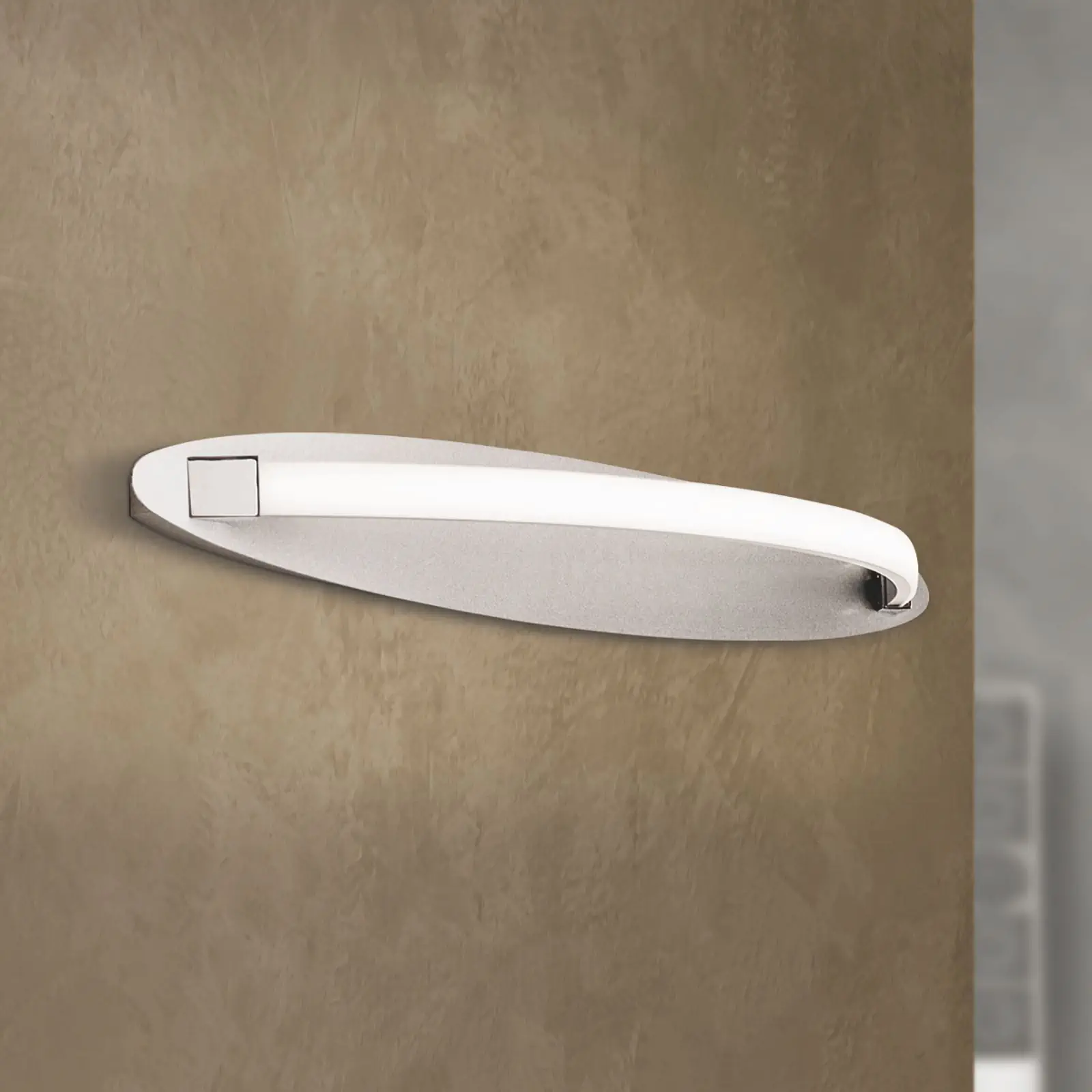 Zidna lampa CURVE, aluminijum mat, 66cm