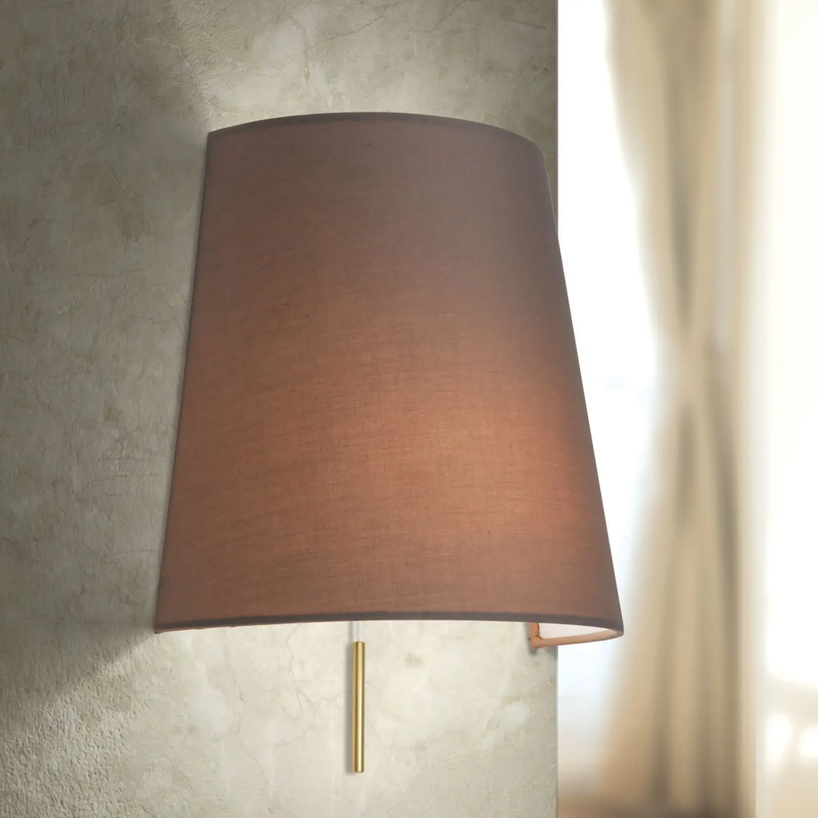 Zidna lampa SHADE, mesing mat, sa braon abažurima