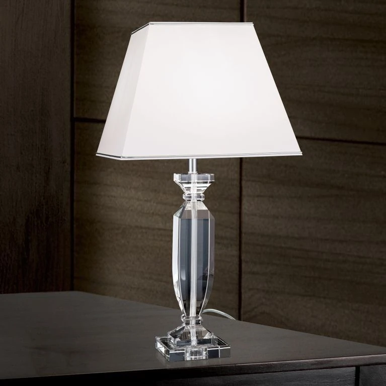 Stona lampa POKAL, sa belim abažurom, hrom