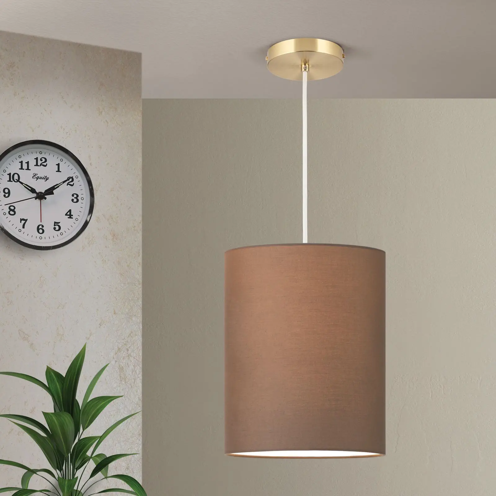 Viseća lampa SHADE, velika, mat mesing, sa cilindričnim braon abažurom, 1x E27