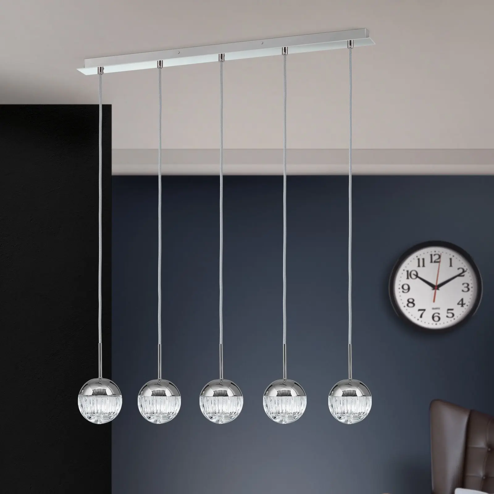 Viseća lampa BALL sa 5 izvora svetla, u nikl završnoj obradi, sa srebrnim tekstilnim kablom i providnim kristalnim staklom sa linearnim rezom