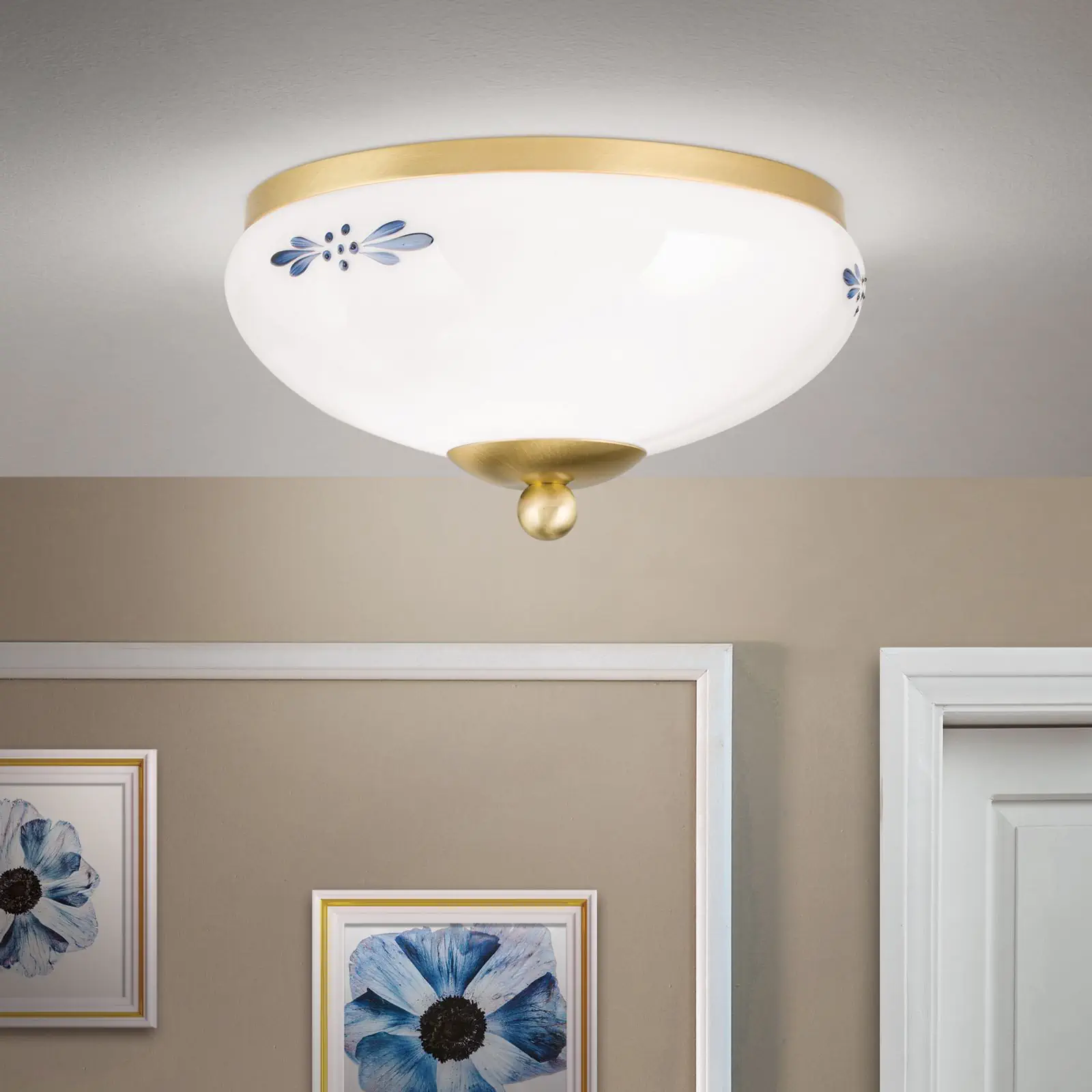 Plafonska lampa LANDHAUS, mesing, sa plavim dekorom, sa ukrasnim dugmetom, Ø 21 cm