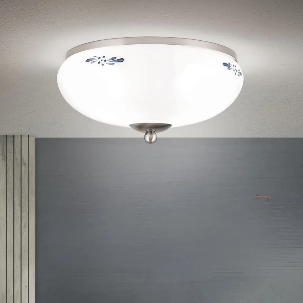 Plafonska lampa LANDHAUS, saten, sa plavom dekoracijom, sa ukrasnim dugmetom, Ø 28 cm