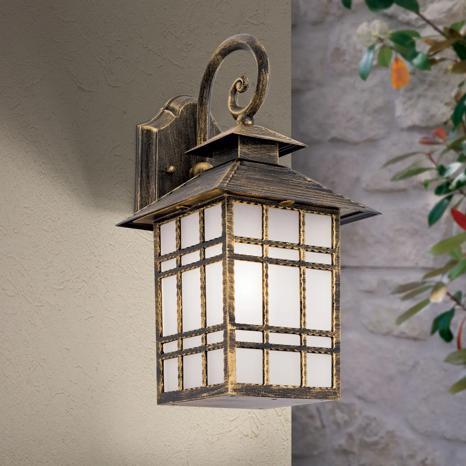 Spoljašnja zidna lampa KIKO, patina