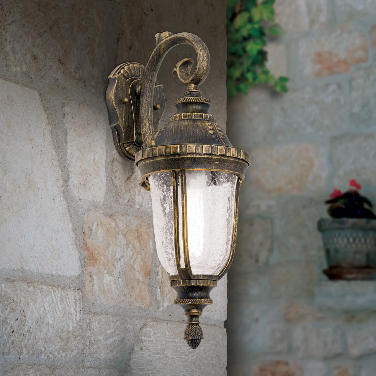 Spoljašnja zidna lampa AUGUST, antik završna obrada, usmerena nadole