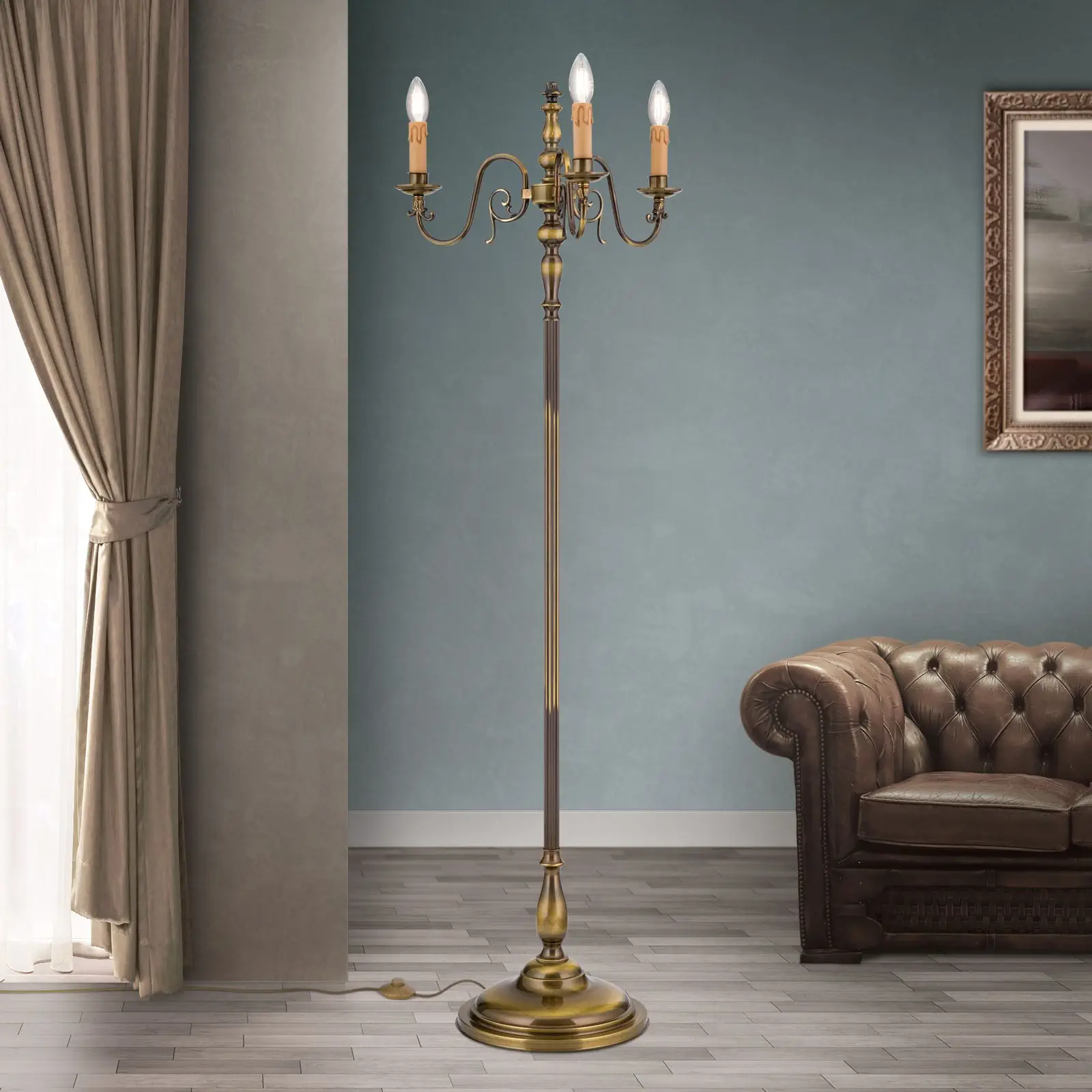 Stilizovana podna lampa FLÄMISCH, 3 držača sijalica, završna obrada u antiknom mesingu
