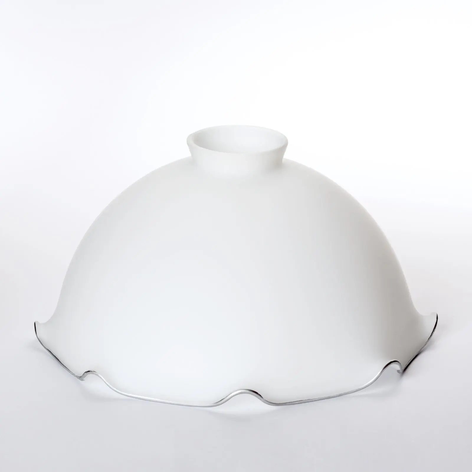 Stakleni abažur LANDHAUS 429, Ø 200 mm, opal mat sa srebrnim obodom