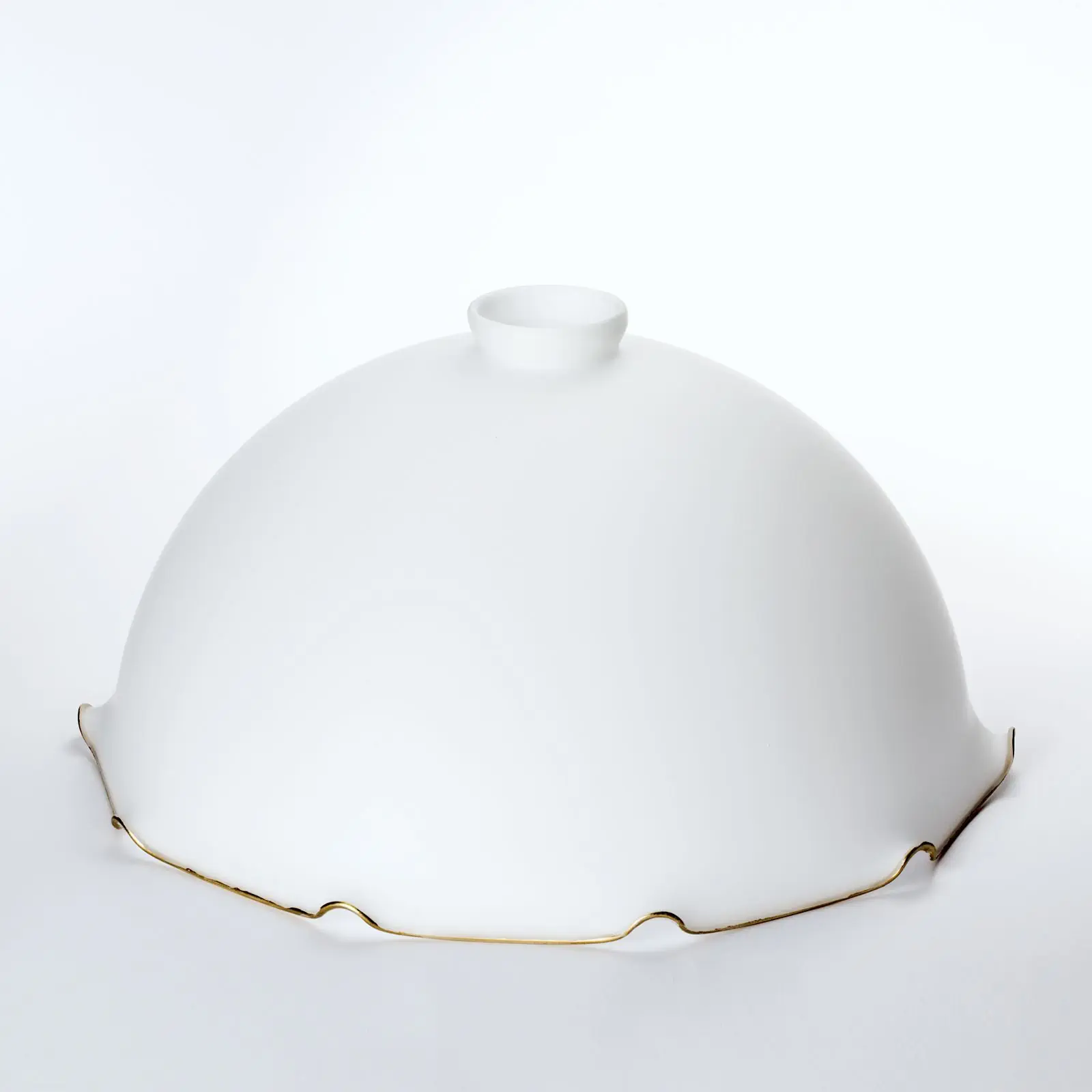 Stakleni abažur LANDHAUS 430, Ø 300 mm, opal mat sa zlatnim obodom