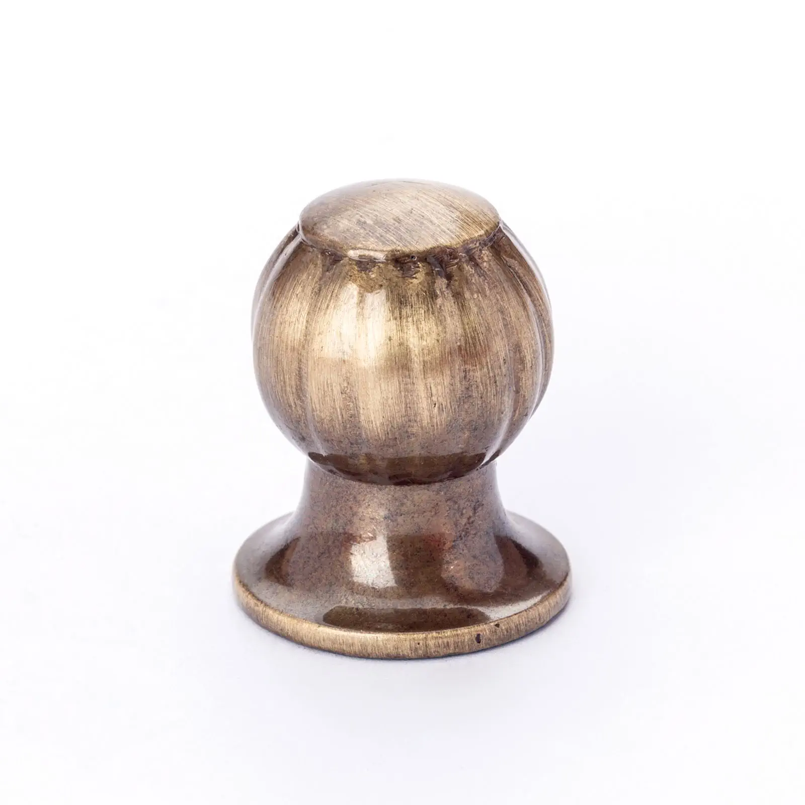 Dugme 1235, navoj M10x1, patina